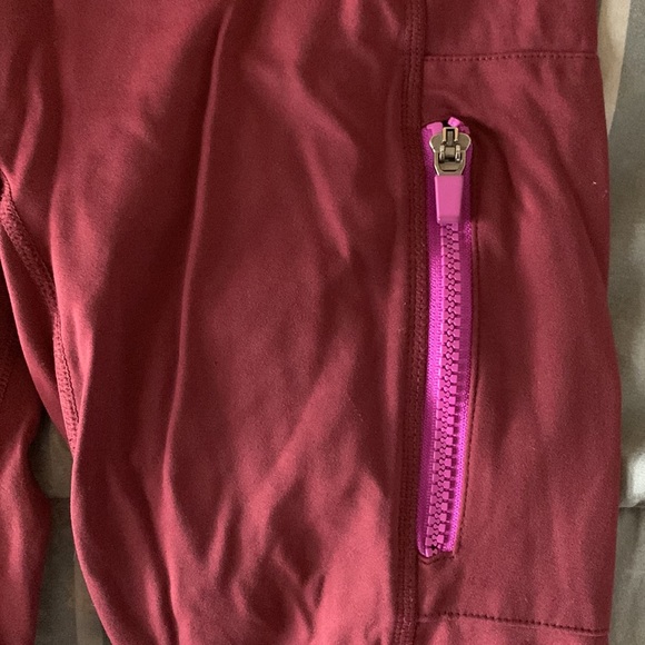 Motion 365 Zip Pocket Maroon Leggings - Picture 2 of 6
